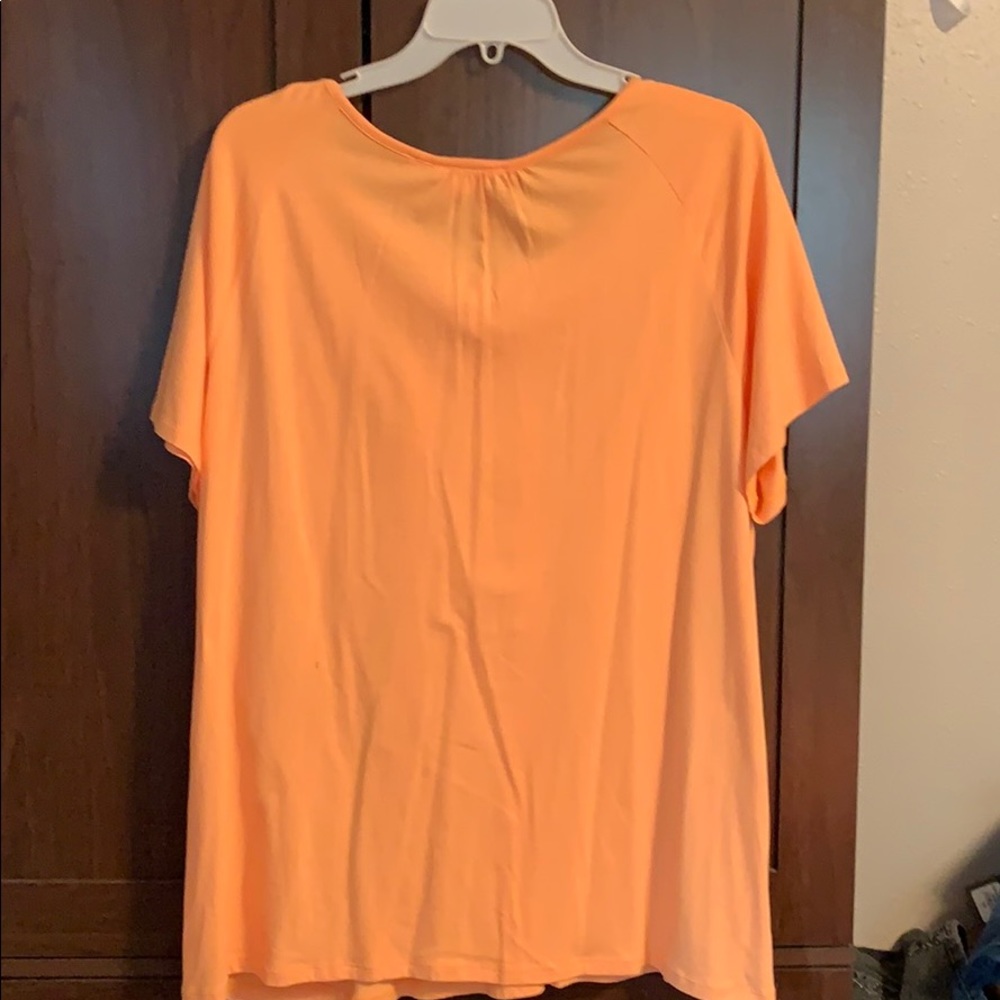 Ladies top. - Picture 3 of 3
